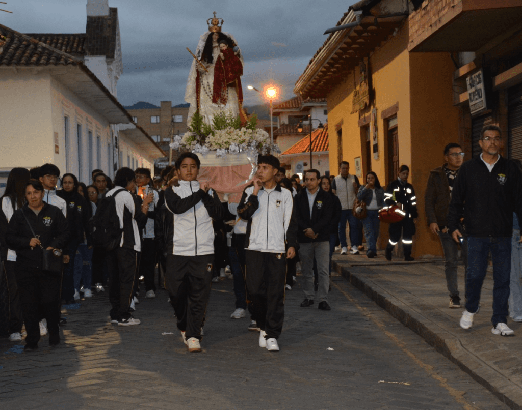 San Luis Beltrán celebra 60 años con desfile en Cuenca