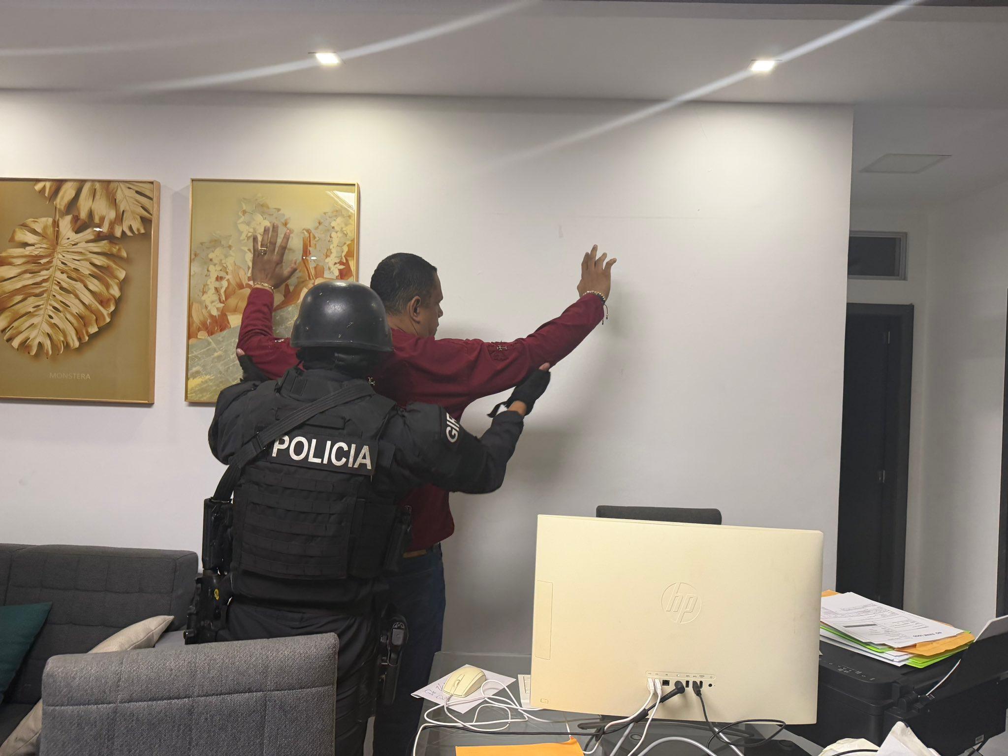 Detienen a Vicko Villacís, alcalde de Esmeraldas, por presunto lavado de activos
