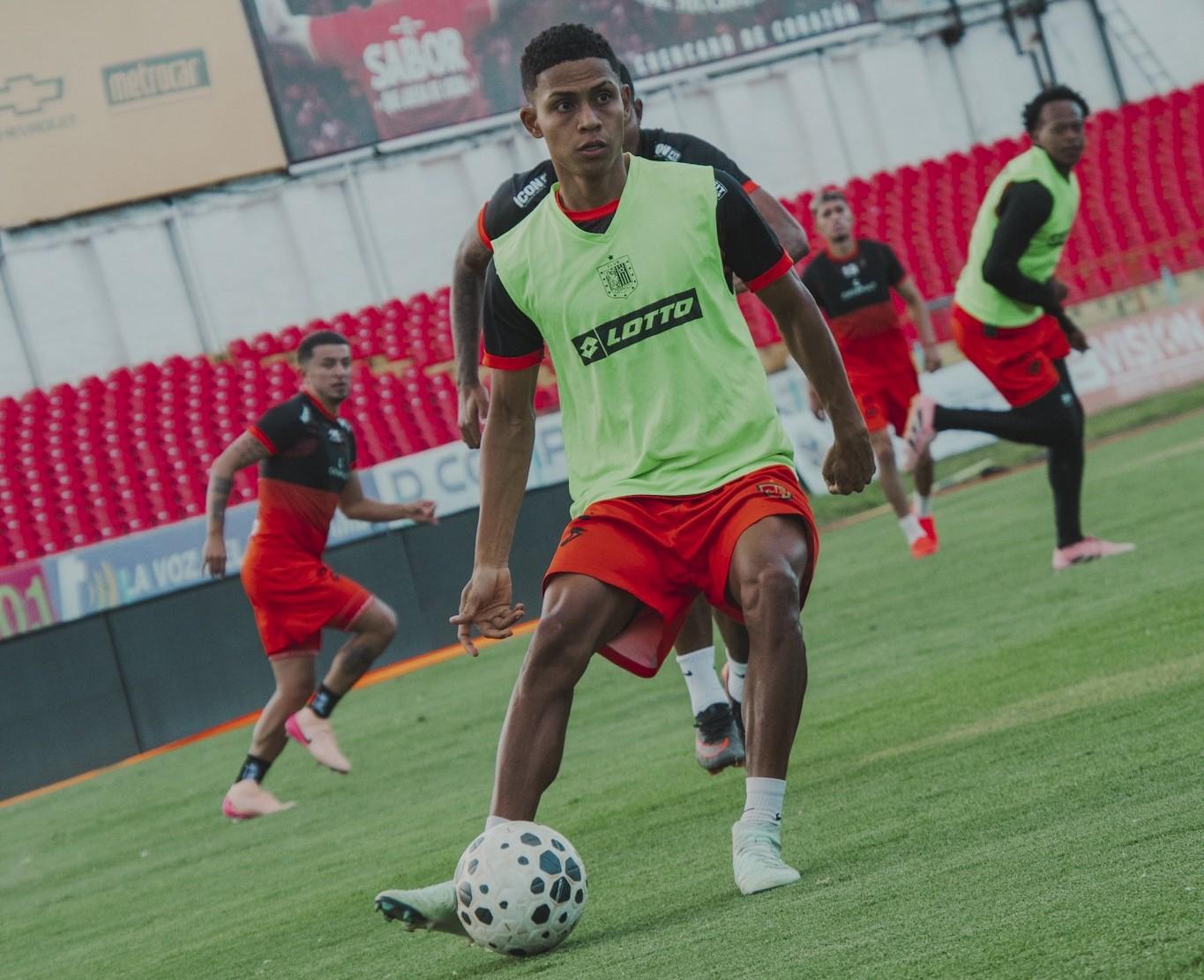 Deportivo Cuenca reanuda la LigaPro ante Barcelona SC