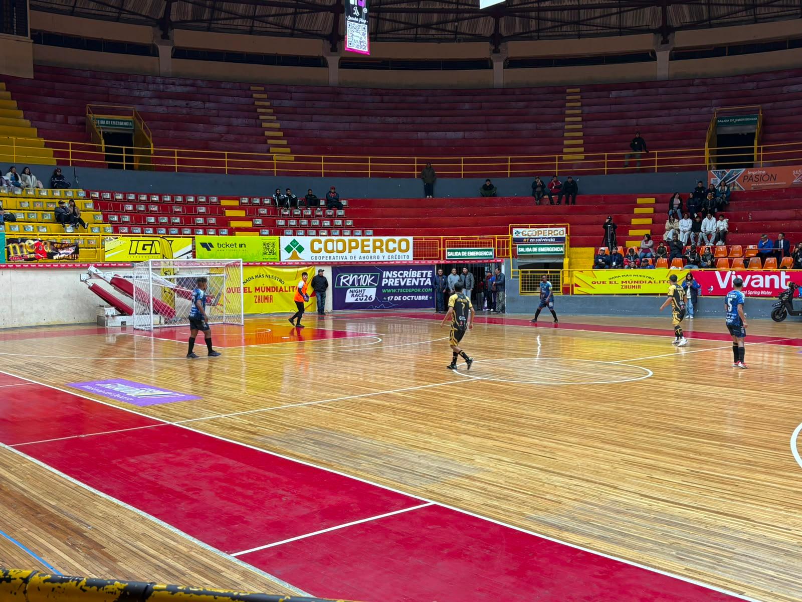 9 de Octubre se impone ante Jacaranda en vibrante duelo del Mundialito de los Pobres
