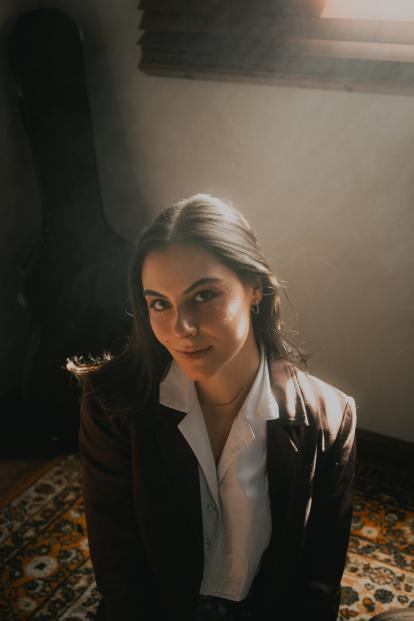 Anto-nella, prima de Johann Vera, debuta en la música con su tema ‘Picaflor’