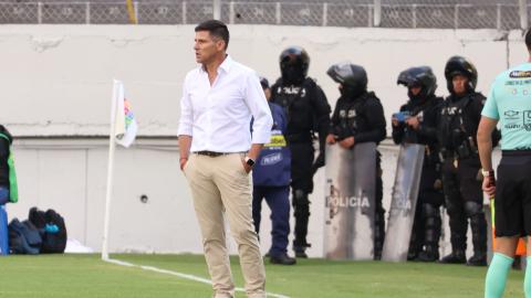 Gabriel Pereyra deja el banquillo de Aucas tras una campaña irregular