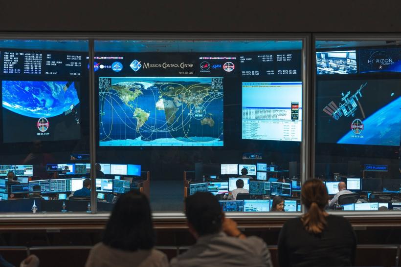 Diez niñas ecuatorianas visitarán el Centro Espacial de Houston