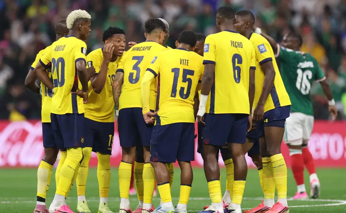 Los jugadores que se despiden de la Selección de Ecuador tras la eliminación del Mundial