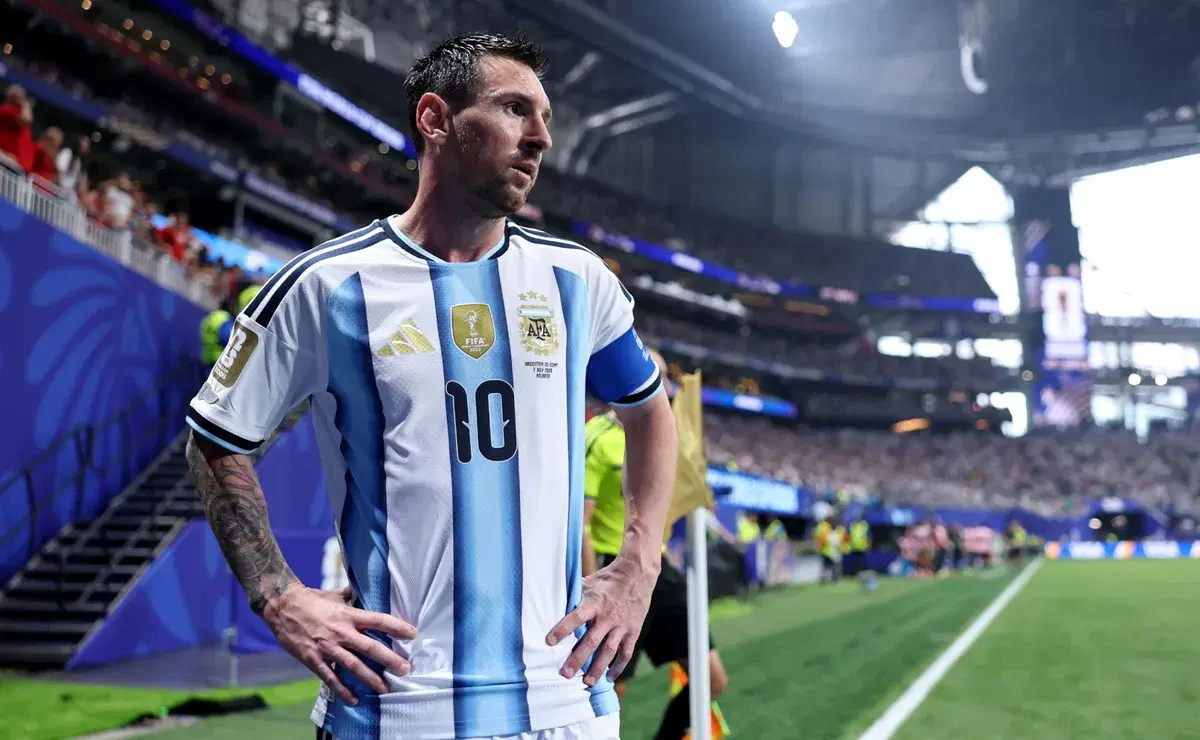 Forbes genera polémica por apodo a Messi durante el Mundial 2026