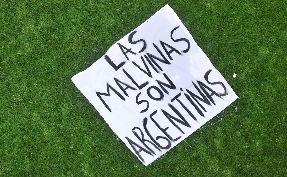 FIFA evalúa sancionar a Argentina por bandera Malvinas