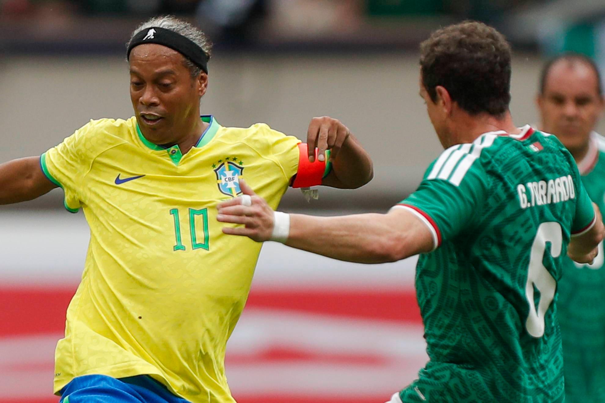 México supera 3-2 a Brasil en duelo de leyendas futbolísticas