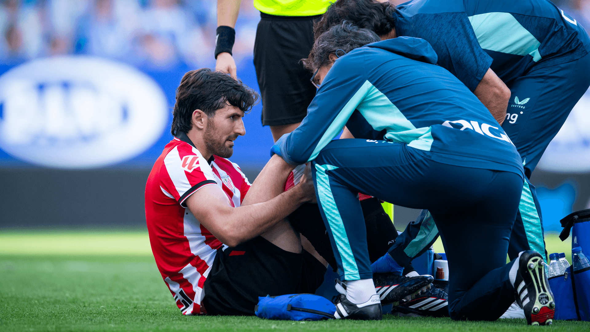 Dani Vivian vuelve lesionado de Barcelona y es duda para jugar ante el Celta