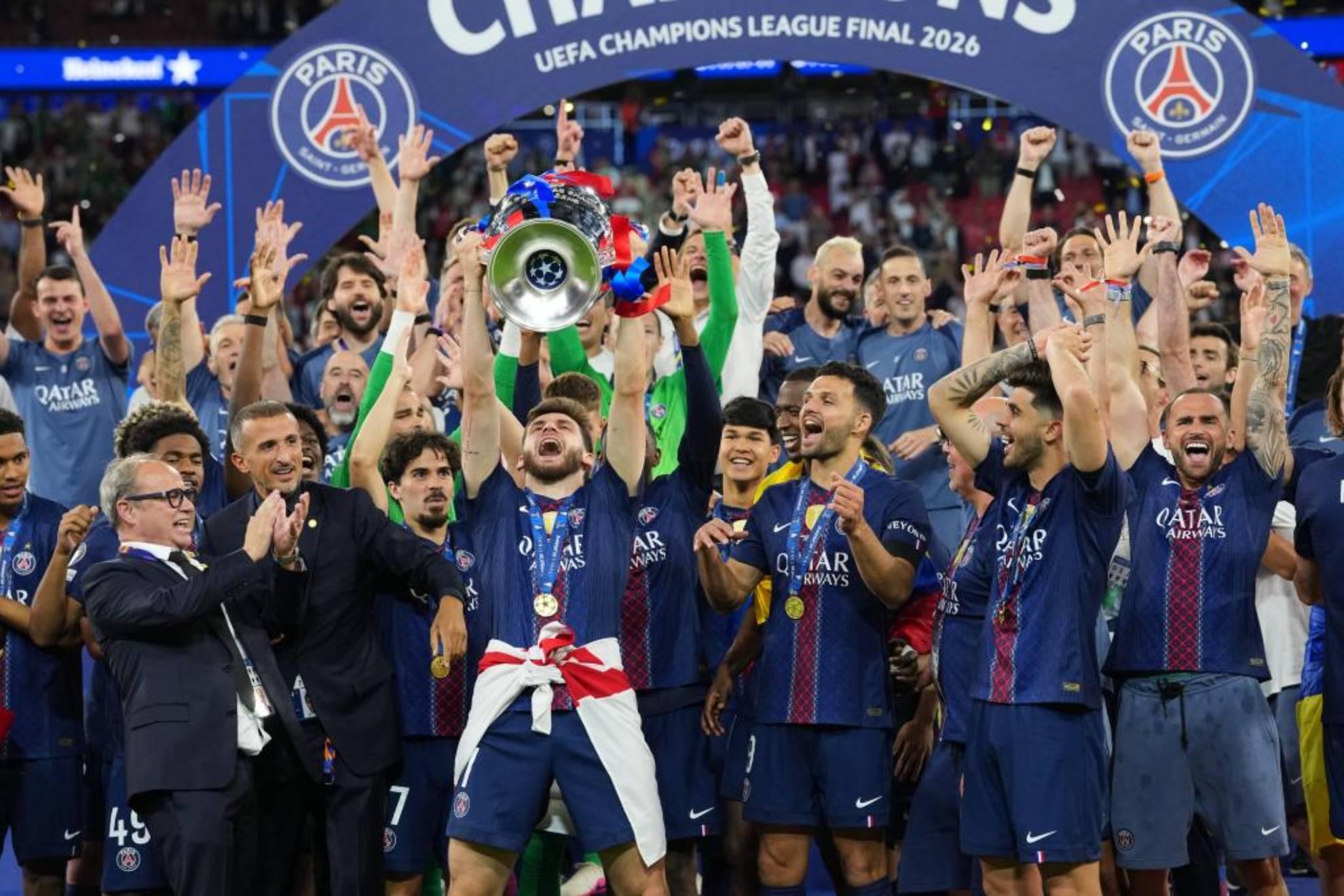 ¡Willian Pacho se VENGÓ de Arsenal y se COTIZÓ AÚN MÁS ganándole la Final de Champions!
