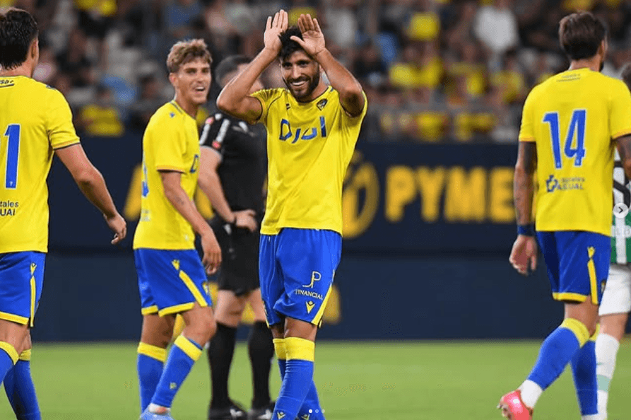 Mario Climent deja el Cádiz y ficha por el Arouca de Portugal