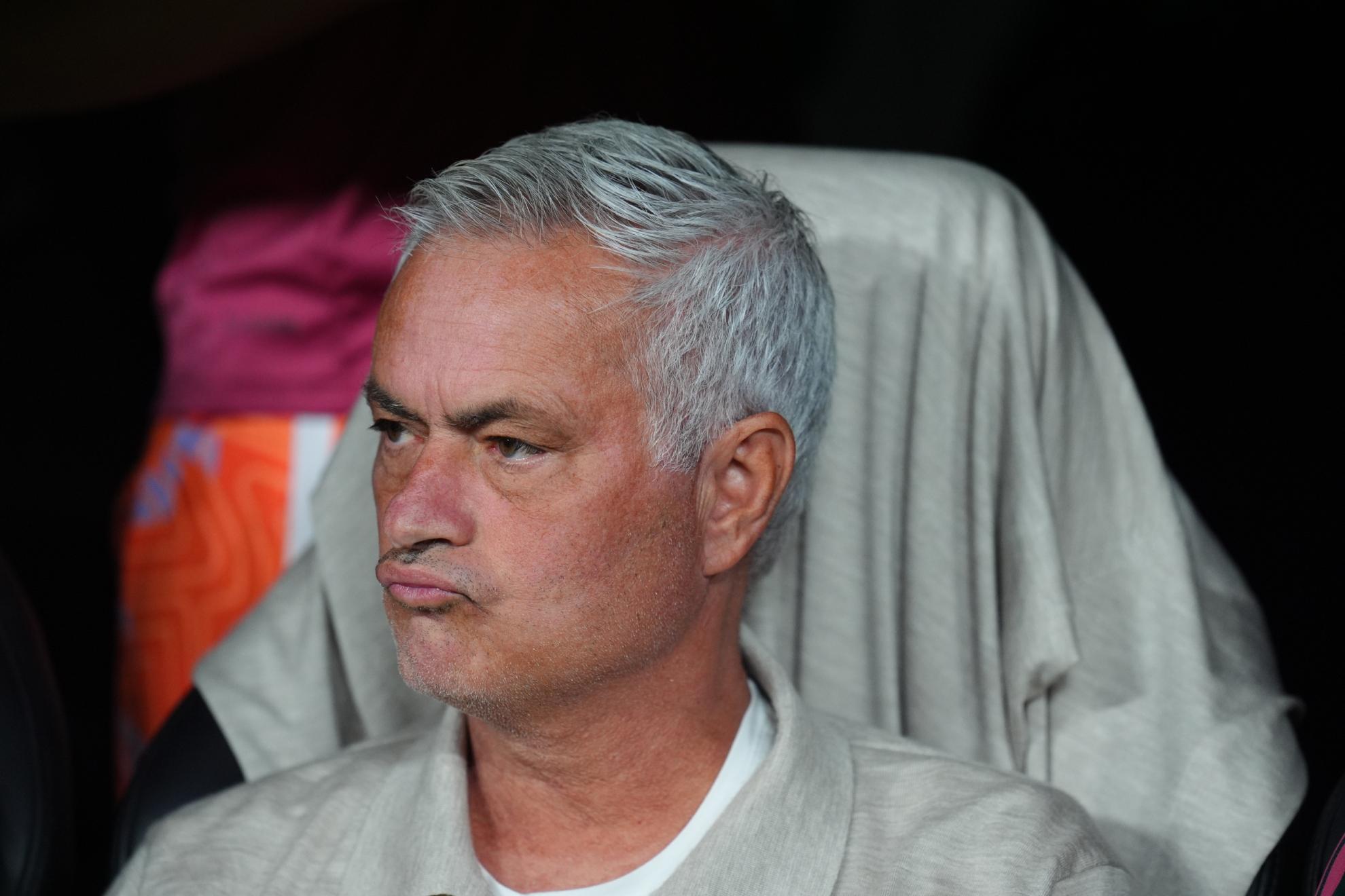 Mourinho vuelve al Bernabéu tras 4.834 días y recibe ovación