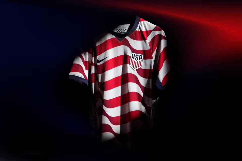 La U.S. Soccer presentó los nuevos kits del USMNT y USWNT