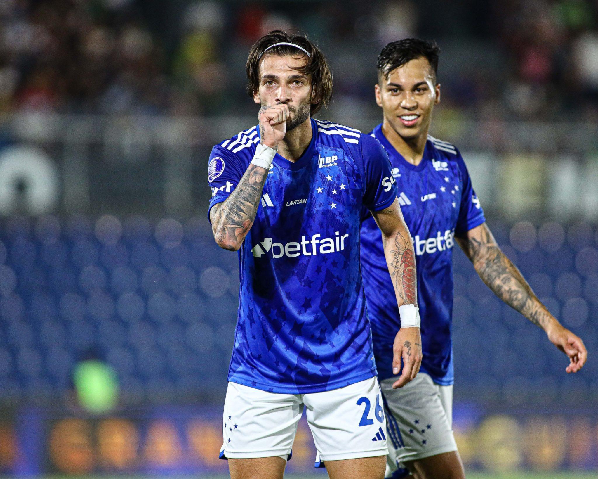 Lautaro Díaz destaca en victoria de Cruzeiro ante Libertad en Sudamericana