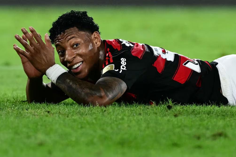 Flamengo podría multar a Gonzalo Plata por sus reiteradas expulsiones