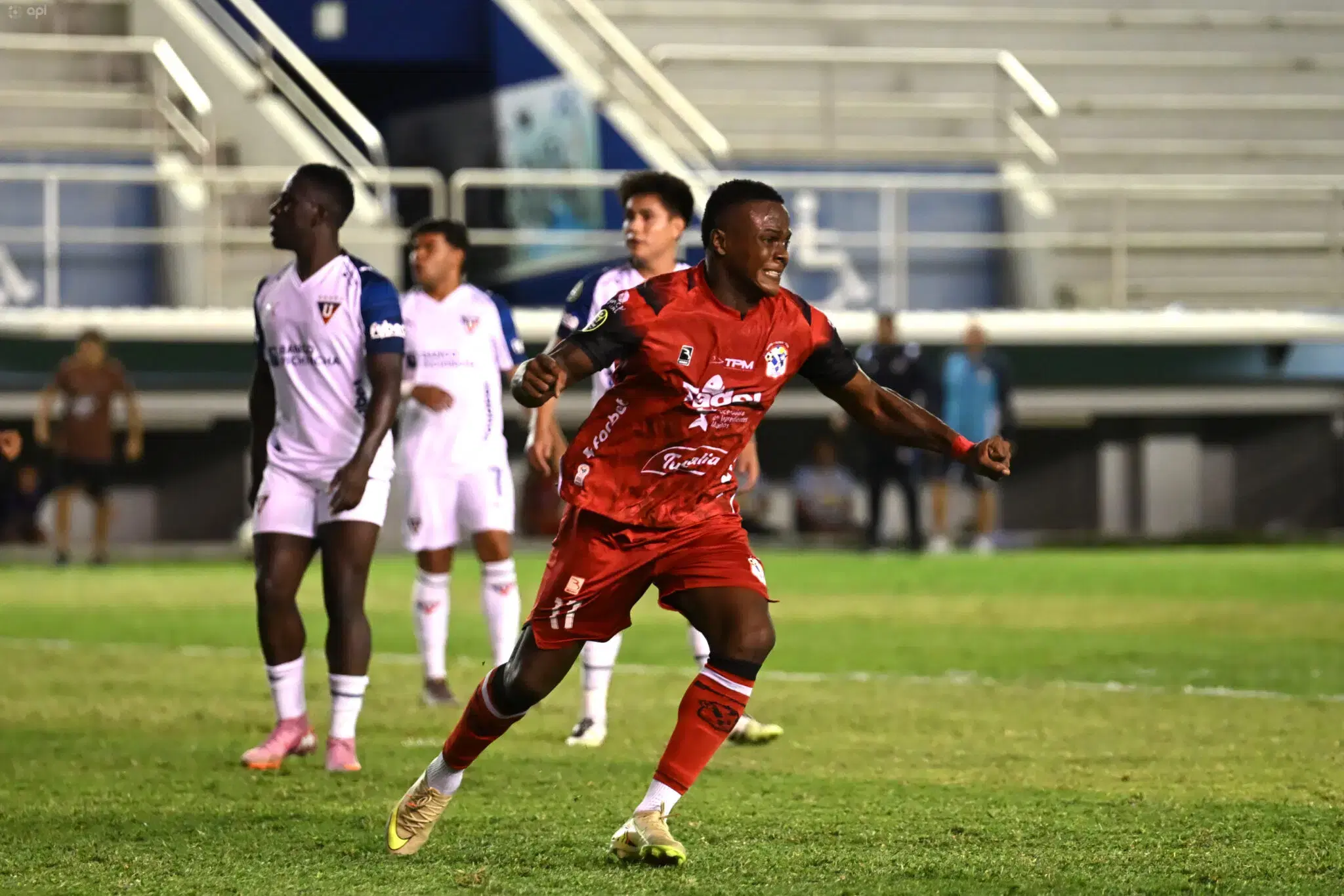 Con gol del 'TIN', Manta FC rescató el empate ante Liga de Quito
