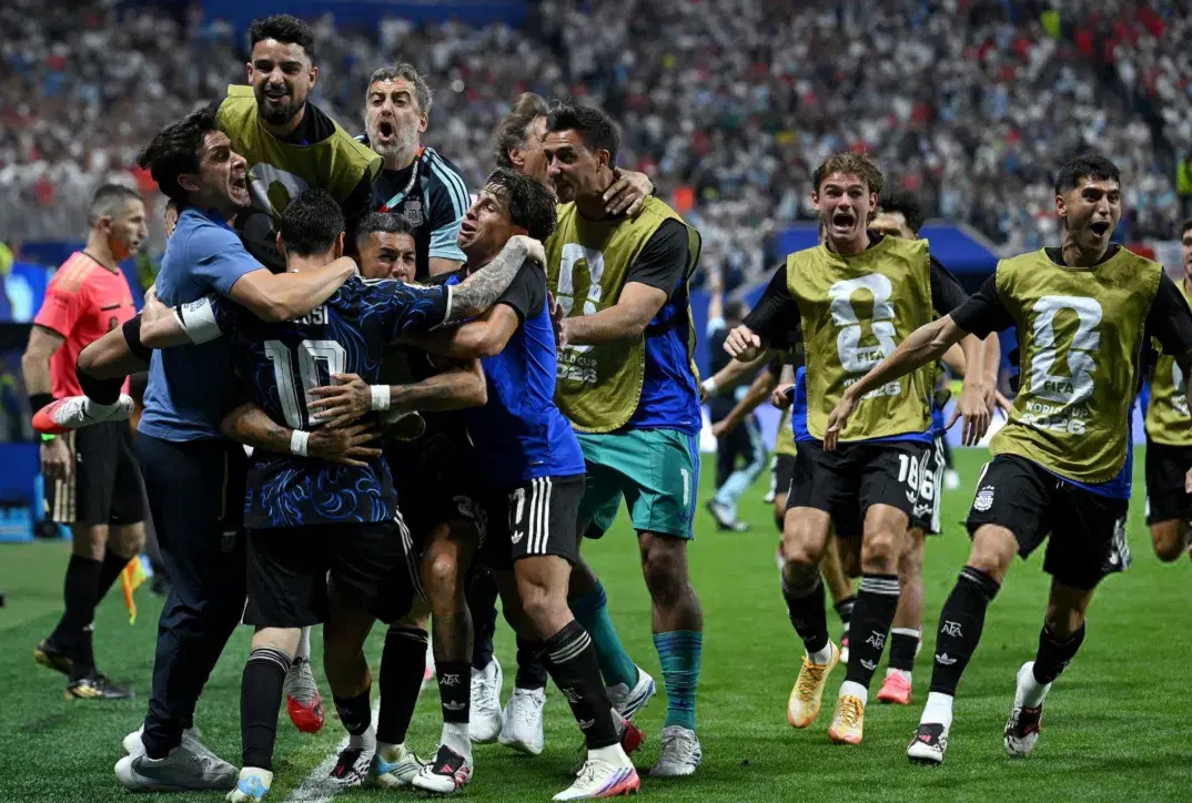 Remontada de Argentina: 2-1 a Inglaterra y final del Mundial