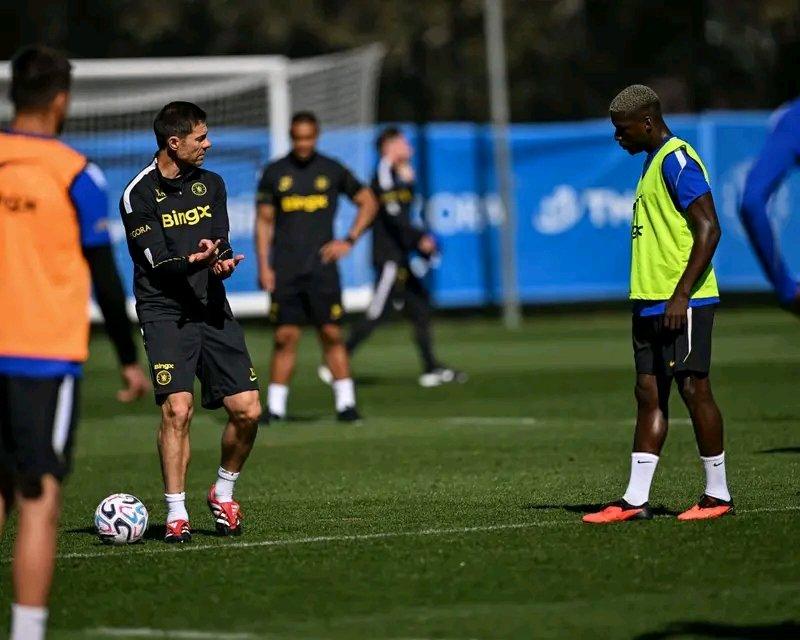 Xabi Alonso llena de elogios a Moisés Caicedo: "Es uno de los mejores mediocampistas de contención del mundo"