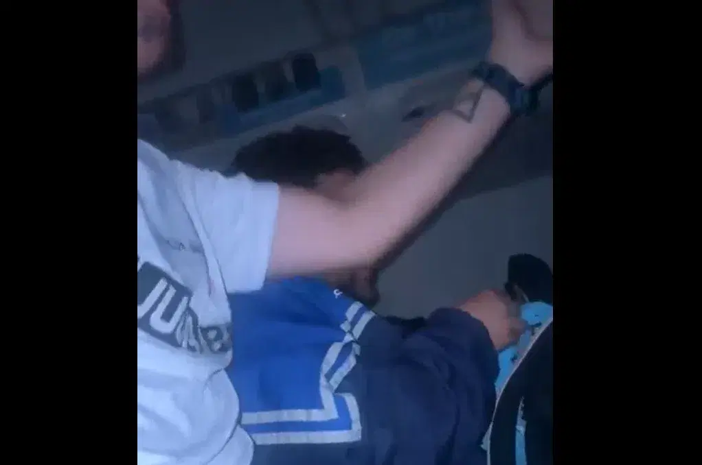 ¡Hincha de Emelec realizó fuertes reclamos por el presente del club durante vuelo chárter! (VIDEO)