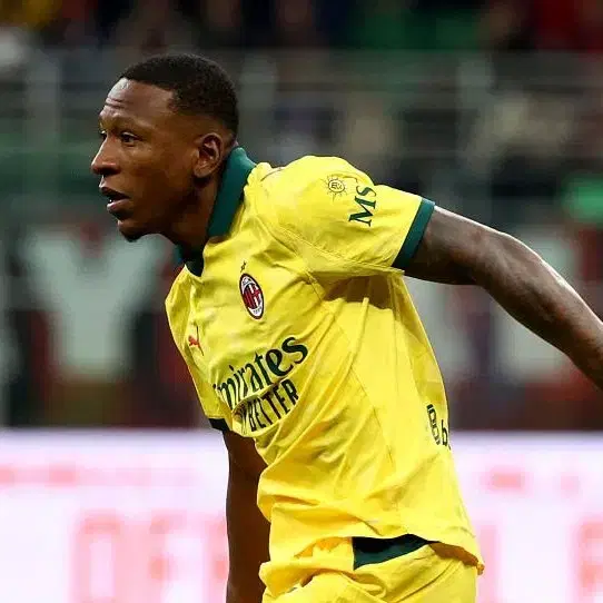 ¿Se queda en el AC Milan? Reportan novedades en el futuro de Pervis Estupiñán