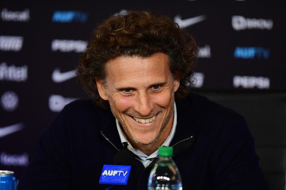 Diego Forlán considera convocar a Luis Suárez a la selección uruguaya