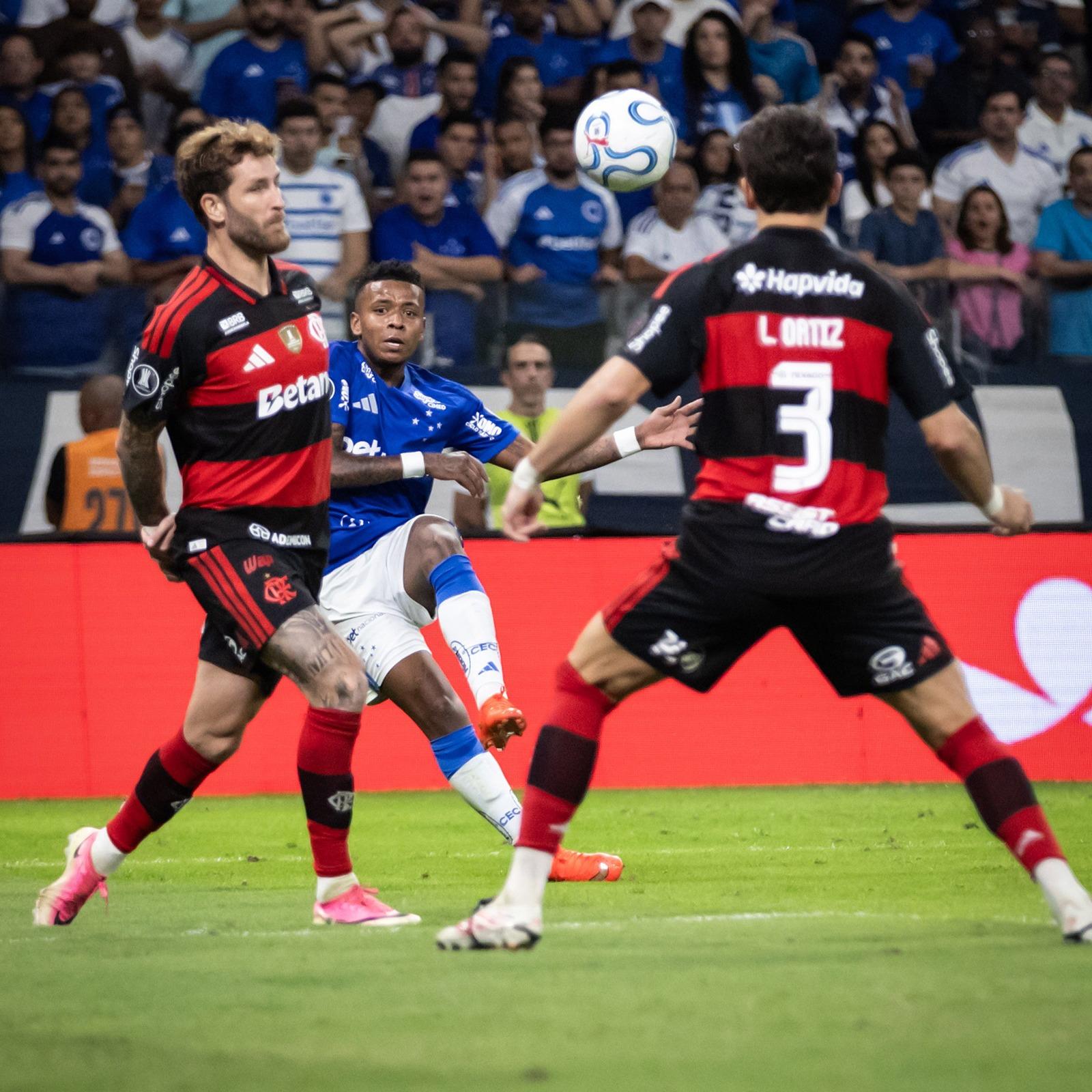 Golazo de Keny Arroyo en Cruzeiro vs Flamengo, Libertadores