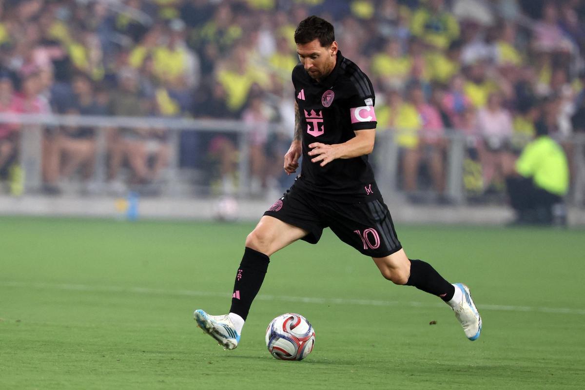 Messi marca y Inter Miami remonta 2-1 a Philadelphia