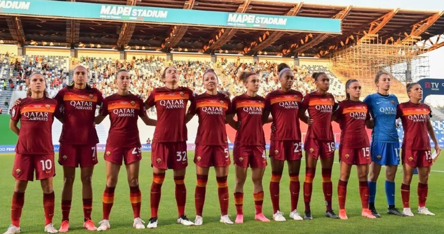 Polémica en Roma tras subasta benéfica de shorts del club