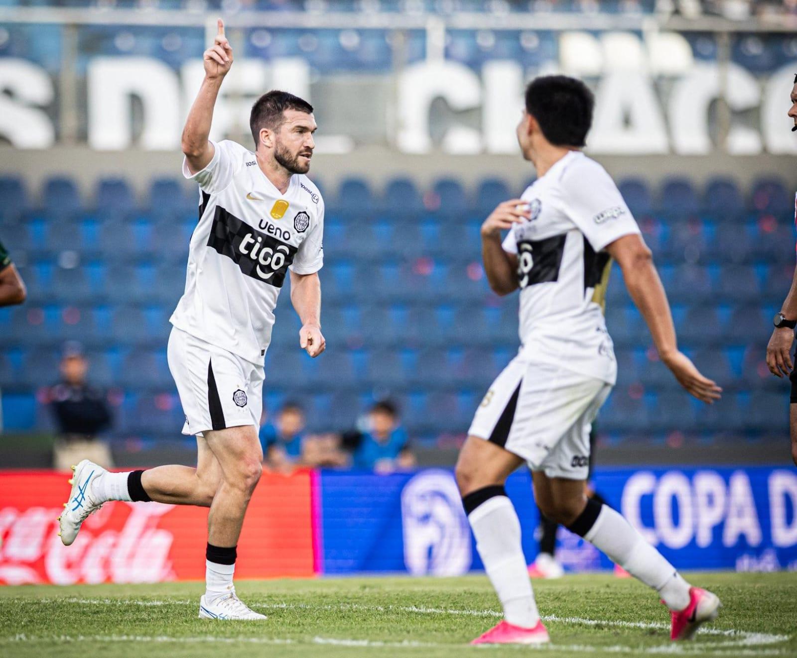 Tim Payne debuta con un golazo en la goleada de Olimpia