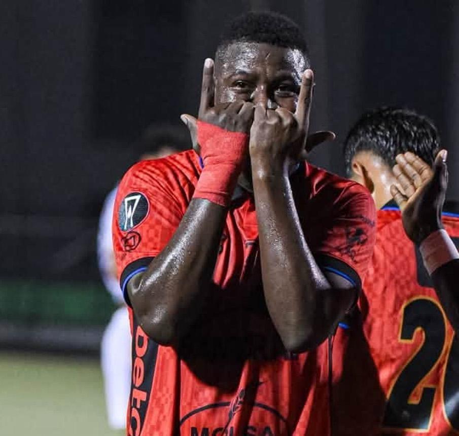 Cabeza dio el triunfo a Municipal en Copa Centroamérica