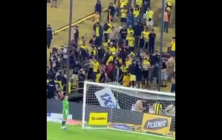 (VIDEO) El BSC vs Macará fue detenido por incidentes en las gradas del Monumental