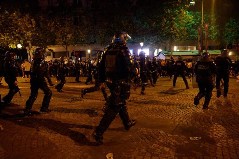 Hinchas del PSG protagonizan batallas campales tras la victoria en Champions