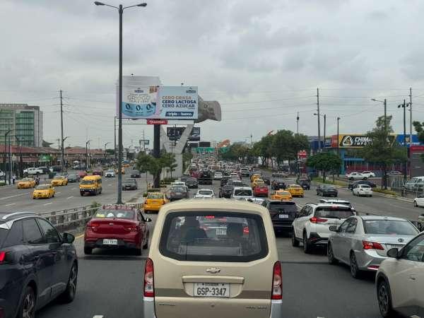 Tráfico colapsado en Guayaquil por fallas en semáforos