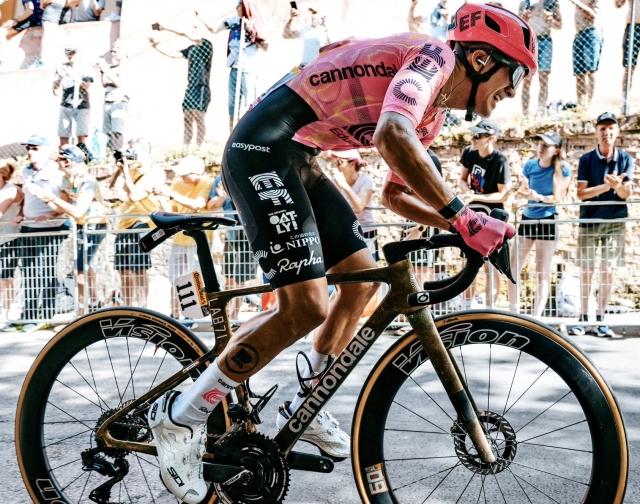 Richard Carapaz se une al NSN Cycling Team