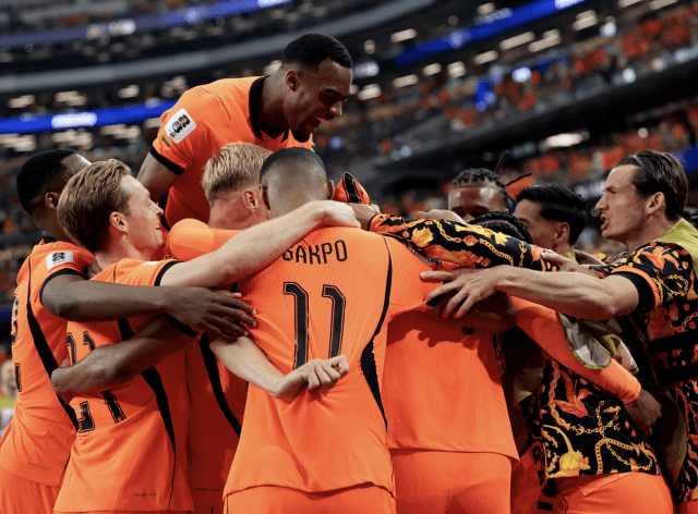 Xavi consigue su primera victoria con Holanda