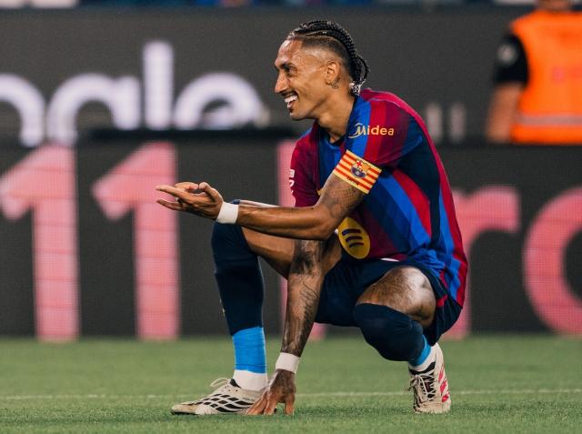 Raphinha regresa al Barcelona tras lesión detectada en Brasil