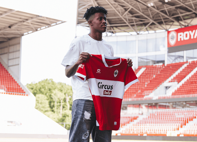 Carlos Daniel Mejía es presentado en el Royal Antwerp