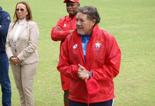 Paúl Vélez renueva todo su cuerpo técnico en Mushuc Runa
