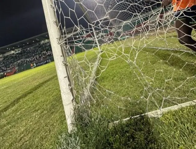 UNA JUGADA MUY OSCURA: Liga de Portoviejo se lleva el partido ante Búhos ULVR con un GOL FANTASMA