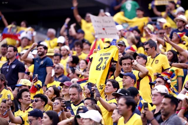 Banderazo de la afición ecuatoriana en CDMX por la Tri