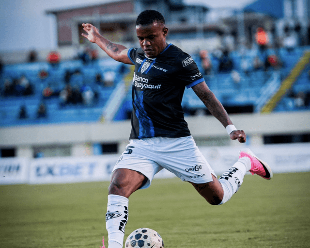 Independiente del Valle renueva a Gustavo Cortez para 2025