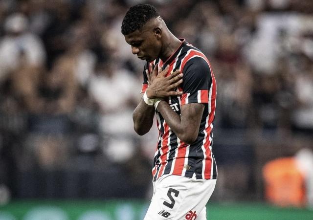 Sao Paulo vence a Vitória con Arboleda en acción destacada