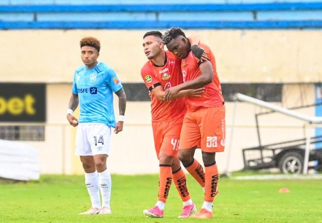 Emelec se mueve para el mercado 2027 y busca a Vilington Branda