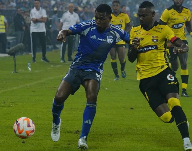 Romario Caicedo denuncia salida de Emelec tras intimar por pagos