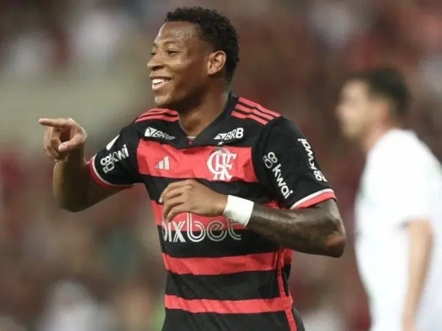 Ingenio ecuatoriano: Gonzalo Plata impulsa la victoria de Flamengo sobre Corinthians