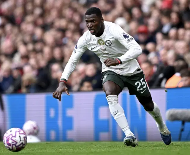 Baja clave para Chelsea: Moisés Caicedo se pierde la ida ante Arsenal por acumulación de amarillas