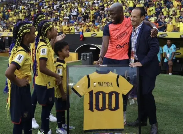 Enner Valencia, leyenda de la Tri, alcanza 100 partidos y recibe emotivo homenaje en las Eliminatorias