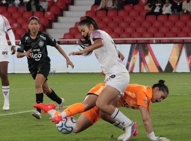 Liga Femenina queda eliminada tras expulsión y polémicos fuera de juego