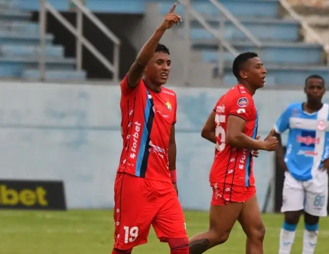 Universidad Católica refuerza su banda derecha con la llegada de Eddy Mejía desde El Nacional