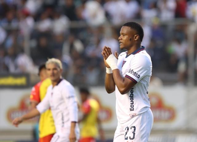 Liga de Quito y Aucas empatan en un Superclásico vibrante