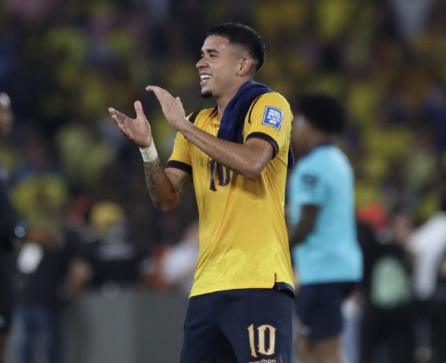 Kendry Páez demuestra madurez ante Argentina en el Monumental